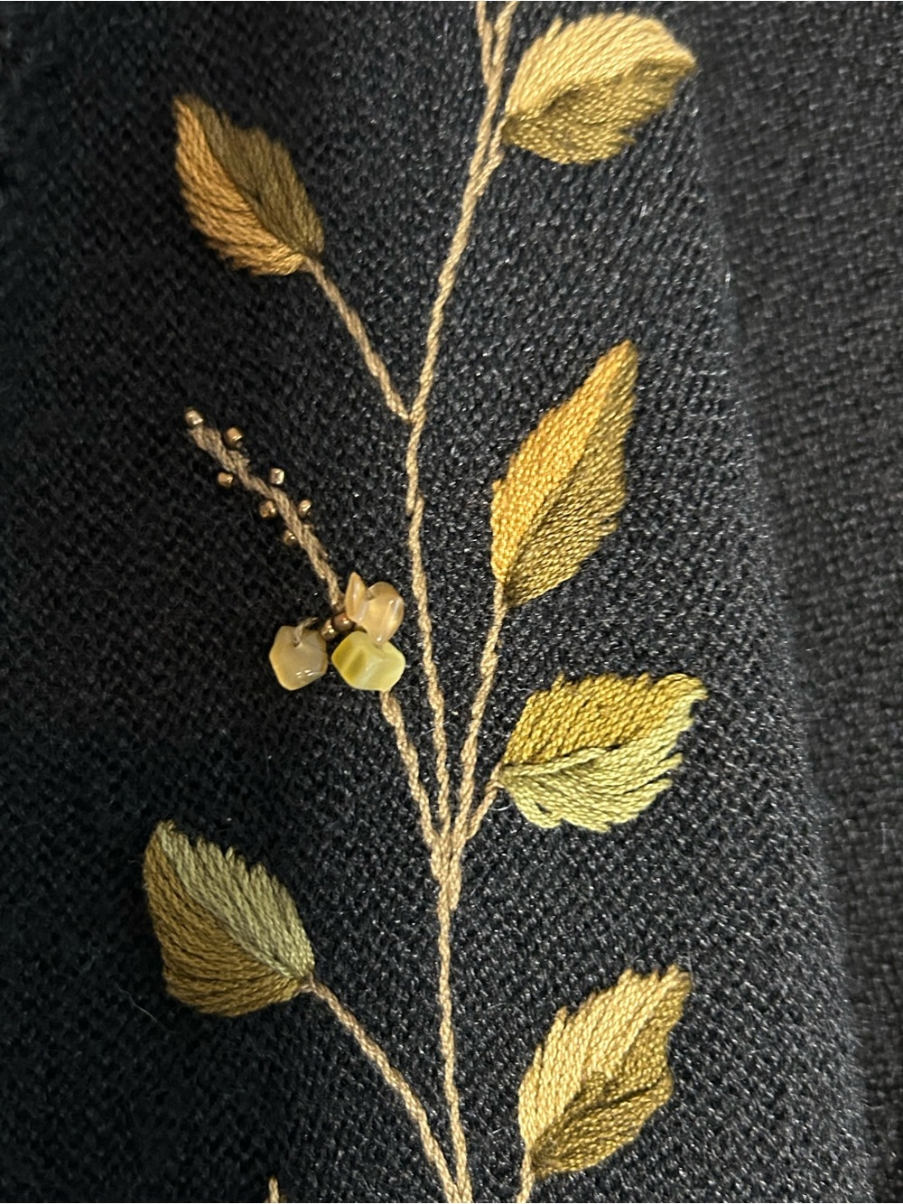 ✨ Vintage All Alpaca Embroidered Gold Leaf Beaded Stone Ruana Cape ✨ - Picture 4 of 7